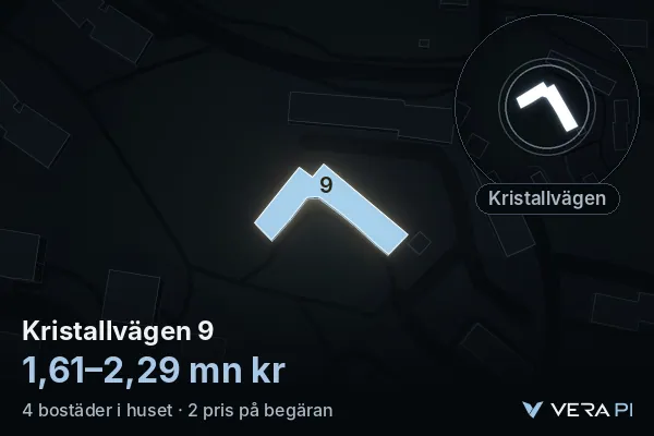 VERA PI:s bild av Kristallvägen 9: huset i 3D, upplyst i blått, och kartan runt omkring