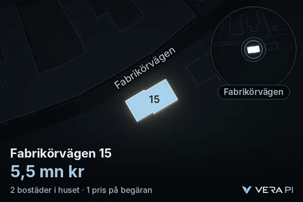 VERA PI:s bild av Fabrikörvägen 15: huset i 3D, upplyst i blått, och kartan runt omkring