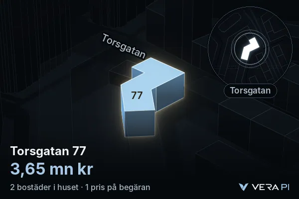 VERA PI:s bild av Torsgatan 77: huset i 3D, upplyst i blått, och kartan runt omkring