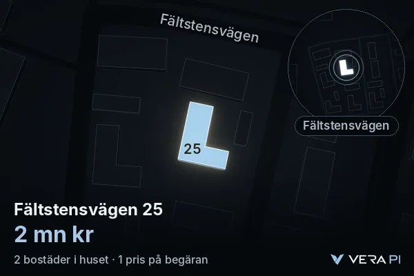 VERA PI:s bild av Fältstensvägen 25: huset i 3D, upplyst i blått, och kartan runt omkring