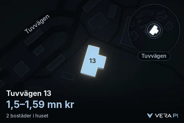 VERA PI:s bild av Tuvvägen 13: huset i 3D, upplyst i blått, och kartan runt omkring