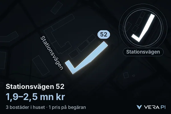 VERA PI:s bild av Stationsvägen 52: huset i 3D, upplyst i blått, och kartan runt omkring