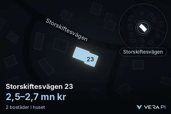 VERA PI:s bild av Storskiftesvägen 23: huset i 3D, upplyst i blått, och kartan runt omkring