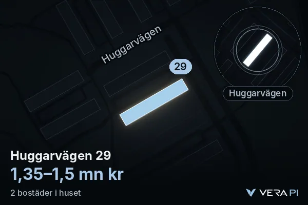 VERA PI:s bild av Huggarvägen 29: huset i 3D, upplyst i blått, och kartan runt omkring
