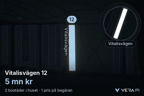 VERA PI:s bild av Vitalisvägen 12: huset i 3D, upplyst i blått, och kartan runt omkring