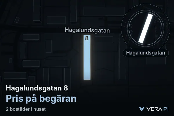 VERA PI:s bild av Hagalundsgatan 8: huset i 3D, upplyst i blått, och kartan runt omkring
