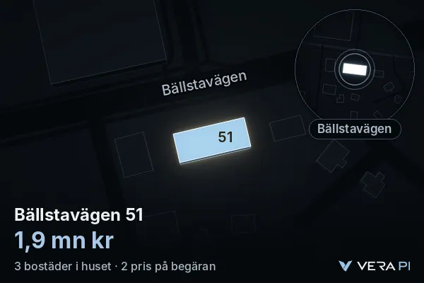 VERA PI:s bild av Bällstavägen 51: huset i 3D, upplyst i blått, och kartan runt omkring