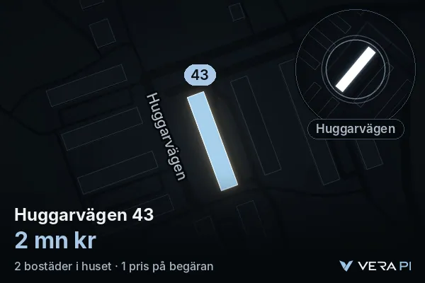 VERA PI:s bild av Huggarvägen 43: huset i 3D, upplyst i blått, och kartan runt omkring