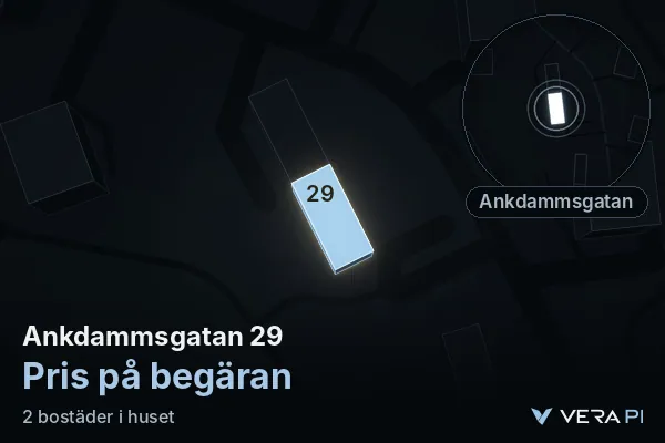 VERA PI:s bild av Ankdammsgatan 29: huset i 3D, upplyst i blått, och kartan runt omkring