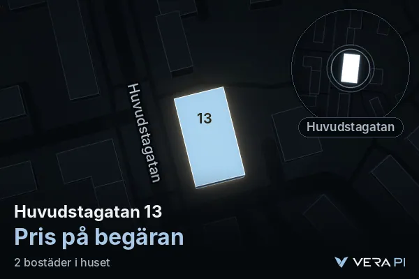VERA PI:s bild av Huvudstagatan 13: huset i 3D, upplyst i blått, och kartan runt omkring