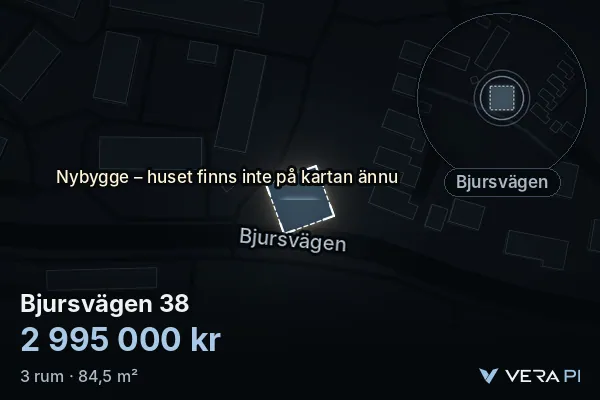 VERA PI:s bild av Bjursvägen 38: huset i 3D, upplyst i blått, och kartan runt omkring