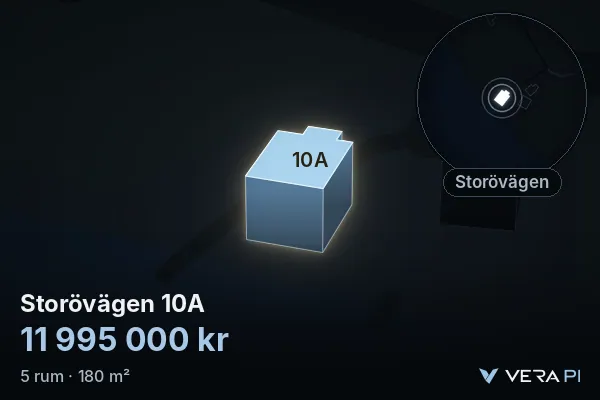 VERA PI:s bild av Storövägen 10A: huset i 3D, upplyst i blått, och kartan runt omkring