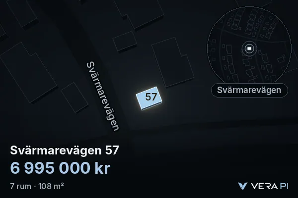 VERA PI:s bild av Svärmarevägen 57: huset i 3D, upplyst i blått, och kartan runt omkring