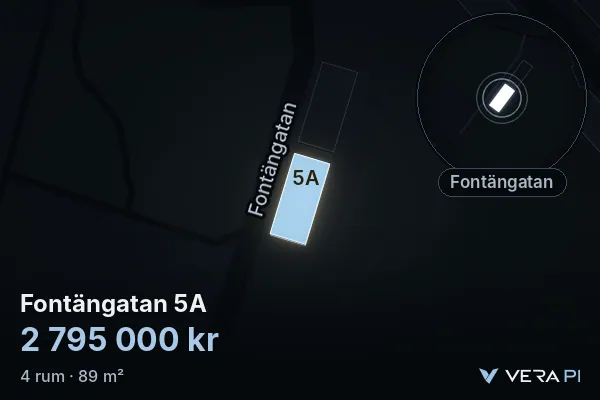 VERA PI:s bild av Fontängatan 5A: huset i 3D, upplyst i blått, och kartan runt omkring