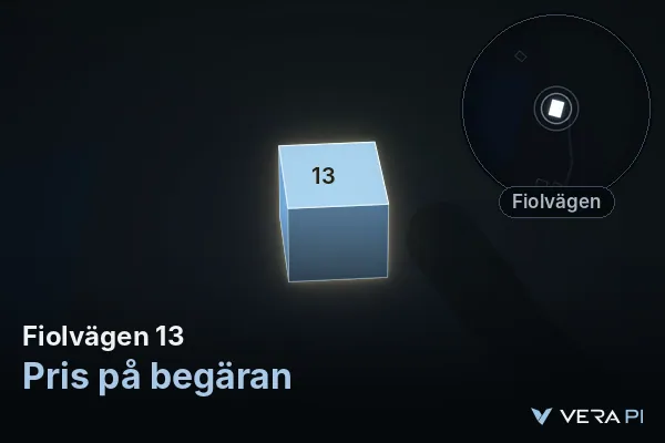 VERA PI:s bild av Fiolvägen 13: huset i 3D, upplyst i blått, och kartan runt omkring