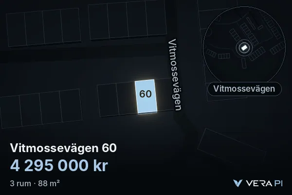 VERA PI:s bild av Vitmossevägen 60: huset i 3D, upplyst i blått, och kartan runt omkring