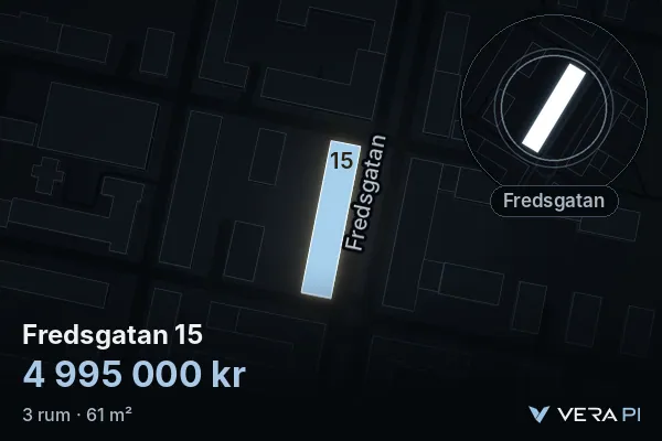 VERA PI:s bild av Fredsgatan 15: huset i 3D, upplyst i blått, och kartan runt omkring