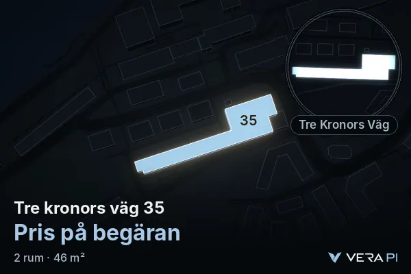 VERA PI:s bild av Tre kronors väg 35: huset i 3D, upplyst i blått, och kartan runt omkring