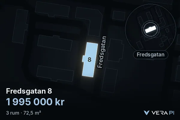 VERA PI:s bild av Fredsgatan 8: huset i 3D, upplyst i blått, och kartan runt omkring