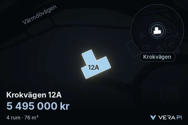 VERA PI:s bild av Krokvägen 12A: huset i 3D, upplyst i blått, och kartan runt omkring