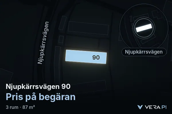 VERA PI:s bild av Njupkärrsvägen 90: huset i 3D, upplyst i blått, och kartan runt omkring