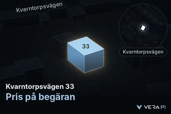 VERA PI:s bild av Kvarntorpsvägen 33: huset i 3D, upplyst i blått, och kartan runt omkring