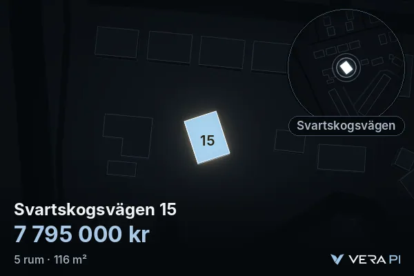 VERA PI:s bild av Svartskogsvägen 15: huset i 3D, upplyst i blått, och kartan runt omkring