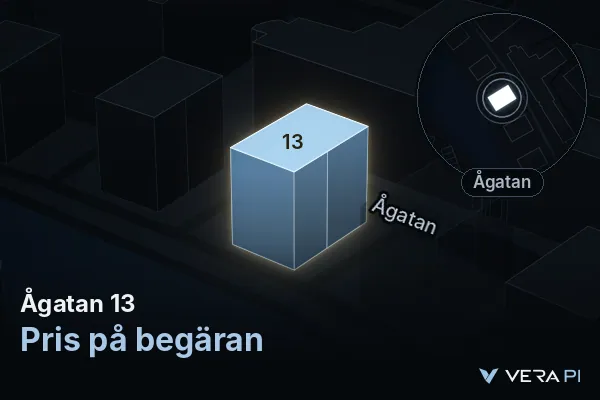 VERA PI:s bild av Ågatan 13: huset i 3D, upplyst i blått, och kartan runt omkring