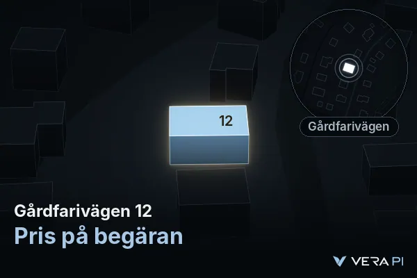 VERA PI:s bild av Gårdfarivägen 12: huset i 3D, upplyst i blått, och kartan runt omkring