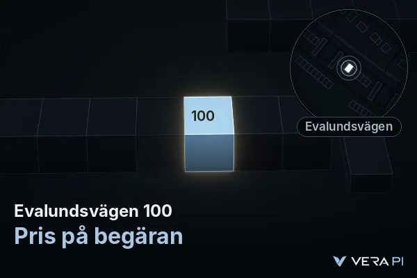 VERA PI:s bild av Evalundsvägen 100: huset i 3D, upplyst i blått, och kartan runt omkring
