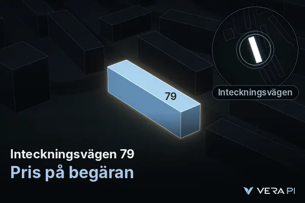 VERA PI:s bild av Inteckningsvägen 79: huset i 3D, upplyst i blått, och kartan runt omkring