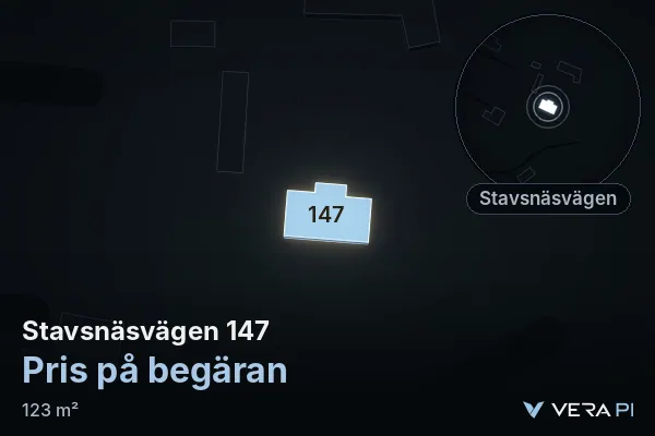 VERA PI:s bild av Stavsnäsvägen 147: huset i 3D, upplyst i blått, och kartan runt omkring