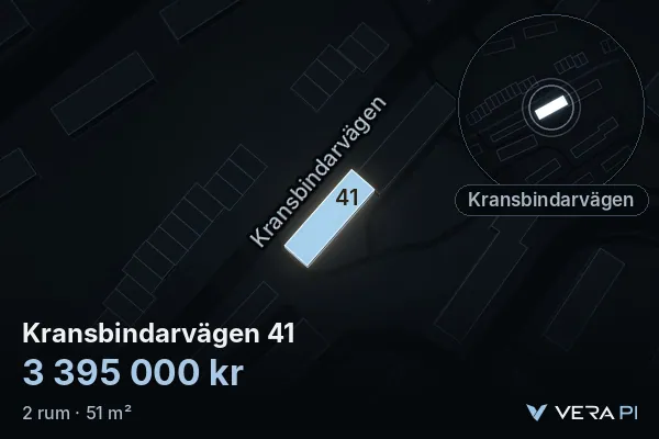 VERA PI:s bild av Kransbindarvägen 41: huset i 3D, upplyst i blått, och kartan runt omkring