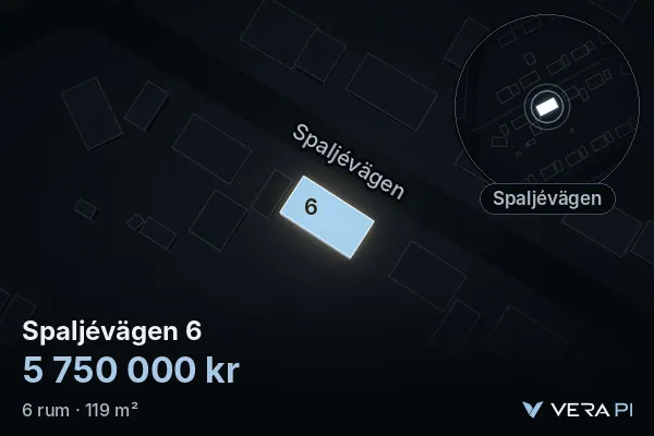 VERA PI:s bild av Spaljévägen 6: huset i 3D, upplyst i blått, och kartan runt omkring