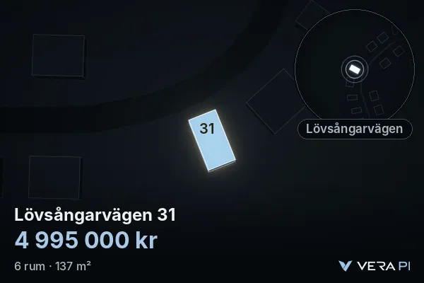 VERA PI:s bild av Lövsångarvägen 31: huset i 3D, upplyst i blått, och kartan runt omkring