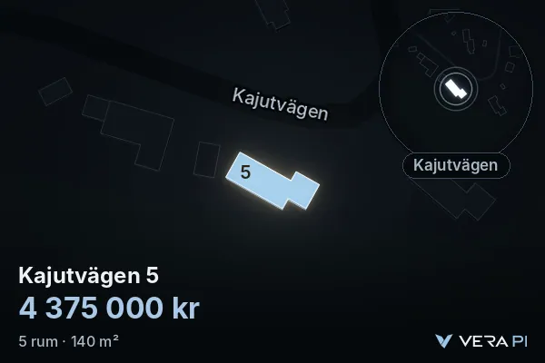 VERA PI:s bild av Kajutvägen 5: huset i 3D, upplyst i blått, och kartan runt omkring