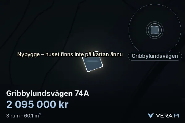 VERA PI:s bild av Gribbylundsvägen 74A: huset i 3D, upplyst i blått, och kartan runt omkring