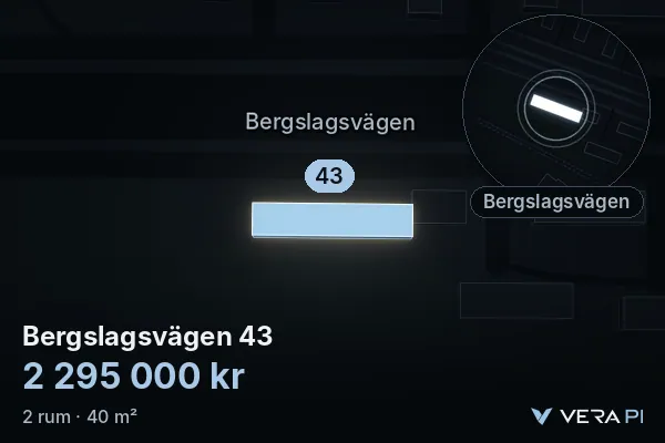 VERA PI:s bild av Bergslagsvägen 43: huset i 3D, upplyst i blått, och kartan runt omkring