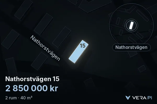 VERA PI:s bild av Nathorstvägen 15: huset i 3D, upplyst i blått, och kartan runt omkring