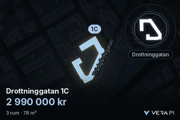 VERA PI:s bild av Drottninggatan 1C: huset i 3D, upplyst i blått, och kartan runt omkring