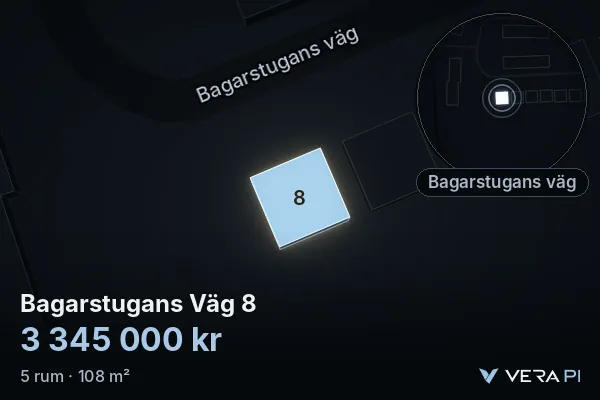VERA PI:s bild av Bagarstugans Väg 8: huset i 3D, upplyst i blått, och kartan runt omkring