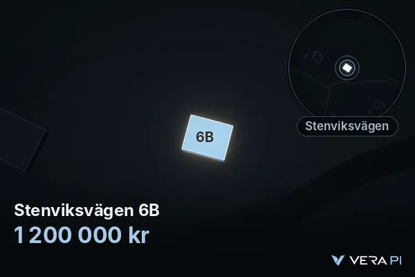 VERA PI:s bild av Stenviksvägen 6B: huset i 3D, upplyst i blått, och kartan runt omkring
