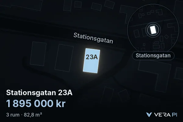 VERA PI:s bild av Stationsgatan 23A: huset i 3D, upplyst i blått, och kartan runt omkring