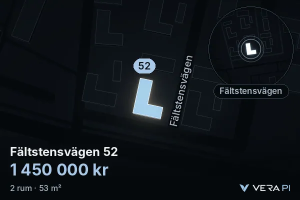 VERA PI:s bild av Fältstensvägen 52: huset i 3D, upplyst i blått, och kartan runt omkring