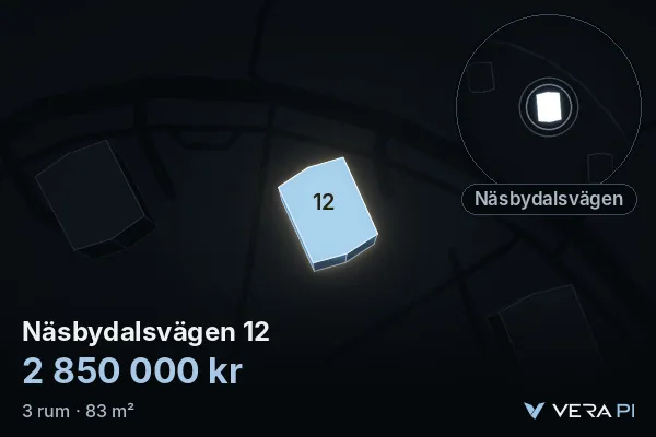 VERA PI:s bild av Näsbydalsvägen 12: huset i 3D, upplyst i blått, och kartan runt omkring