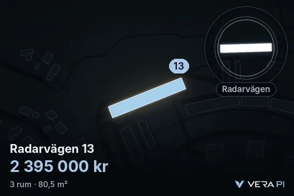 VERA PI:s bild av Radarvägen 13: huset i 3D, upplyst i blått, och kartan runt omkring