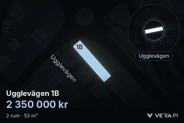 VERA PI:s bild av Ugglevägen 1B: huset i 3D, upplyst i blått, och kartan runt omkring