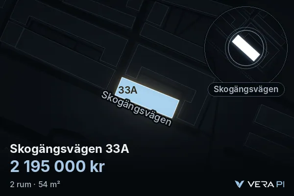 VERA PI:s bild av Skogängsvägen 33A: huset i 3D, upplyst i blått, och kartan runt omkring