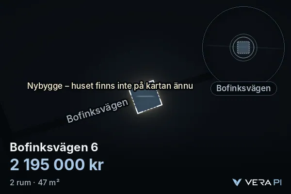 VERA PI:s bild av Bofinksvägen 6: huset i 3D, upplyst i blått, och kartan runt omkring