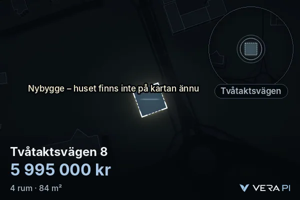 VERA PI:s bild av Tvåtaktsvägen 8: huset i 3D, upplyst i blått, och kartan runt omkring